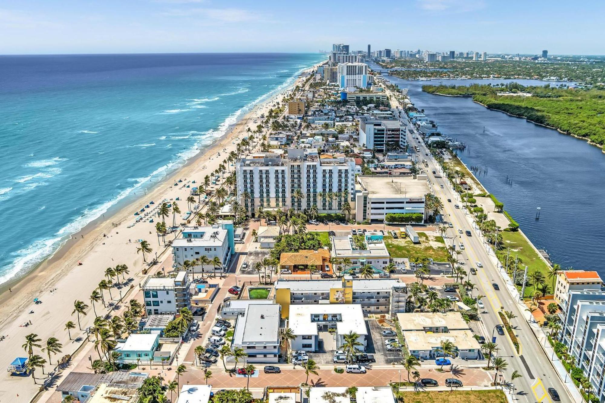 Beachfront & Pool Near Marriott Hollywood Beach Exterior photo