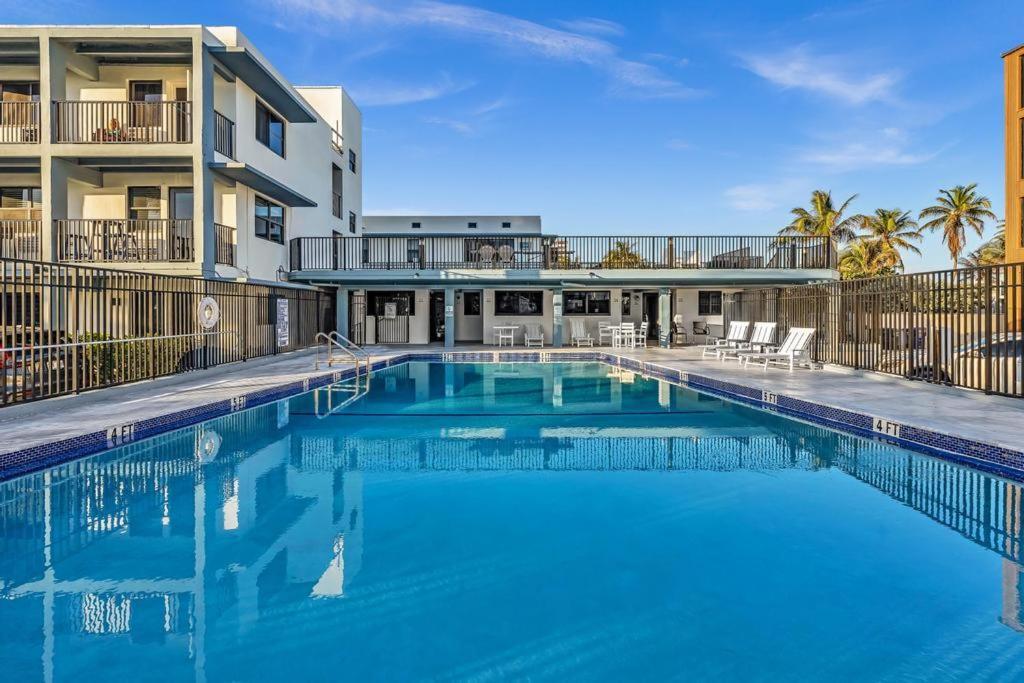 Beachfront & Pool Near Marriott Hollywood Beach Exterior photo
